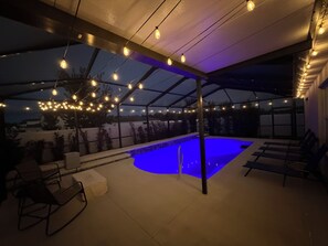 Screened saltwater pool with privacy fence  - Pleasant 4 Bed, 2 Bath Home, with Screened Pool (Auburndale)