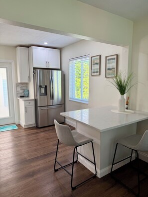 Private kitchen - Newly renovated custom 3-bedroom/ 2 bath house in coastal area! (West Palm Beach)