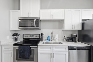 Private kitchen - Modern 1BR w Pool, Gym & Washer Dryer (Pflugerville)