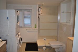 Bathroom - Vrbo Property (Saasenheim)