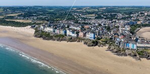 Beach - 3 Bedford House - Close to Town and Seafront (Tenby)