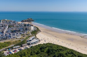 Beach - 2 Bedford House - Close to Town and Seafront (Tenby)