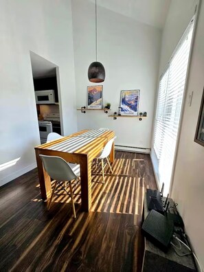 Dining - LE 3 CHAMBRES / PISCINE / FOYER À 2 MINUTES DU MONT SAINT ANNE (Beaupré)