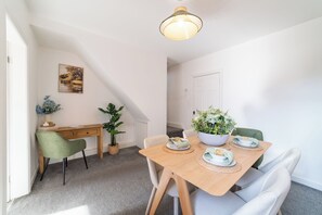 Dining - Charming 3-bedroom house in lovely St Helens perfect for relaxing (St Helens)