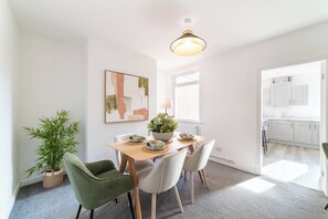 Dining - Charming 3-bedroom house in lovely St Helens perfect for relaxing (St Helens)