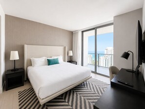 Room - Elegant 2BR Residence Panoramic Water Views (Hollywood)