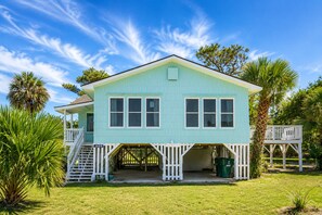Exterior - Edisto Cottage, 1 Block to Beach + Firepit (Edisto Island)