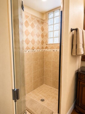 Bathroom - The Dreamy Farm (Plant City)