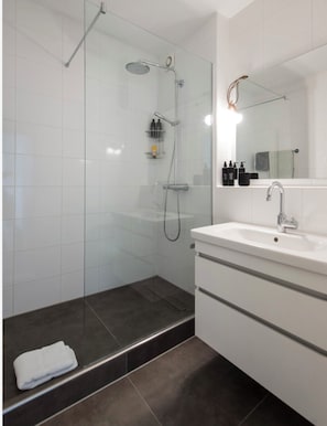 Bathroom - Vrbo Property (München)