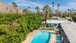 A resort with a swimming pool, palm trees, and a mountain in the background. - Palm Springs Bliss in a Studio Retreat (Palm Springs)