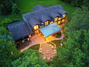 A large, multi-story house with a spacious patio area and a fire pit. - BourbonTrl Luxe-15acres-GolfSim-HotTub-GameRm (Versailles)