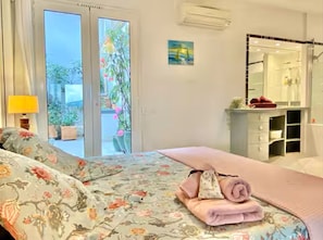 Room - Toulon: Beaches, Ocean Views, Parking, Wi-Fi (Toulon)
