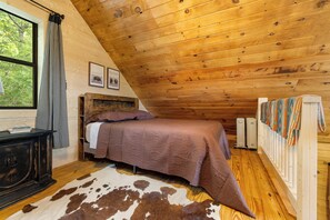 Room - Stone Point Cabin - 5 Mi from Buffalo River - Fire pit - Mountain views - Sunset (Township of Marble City)