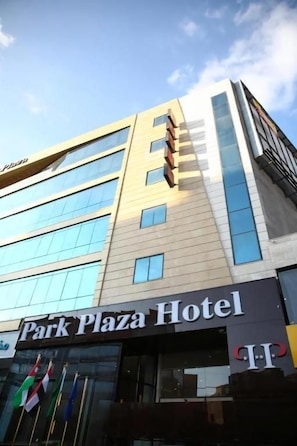 A multi-story hotel with a prominent sign reading 'Park Plaza Hotel.' - Spark plaza hotel (Amman)
