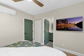 A cozy space for restful nights and relaxed mornings - Modern Vista Home | BBQ, Games & Legoland/Downtown (Vista)