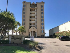 Exterior - 3BR Beachfront Gem | Awesome Balcony (Gulf Shores)