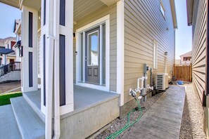 Property grounds - *2 Bedrooms|Full Kitchen|Faces Park (Calgary)
