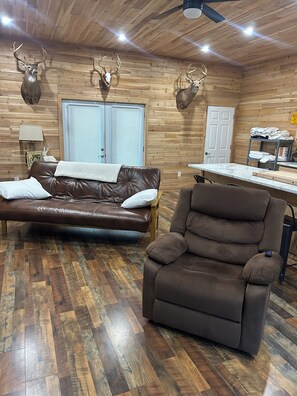 Living area - Cozy rustic studio near Reelfoot Lake (Troy)