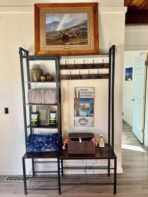Interior - Modern Ski Cabin walk to Lake Tahoe, EV charger (Tahoe City)