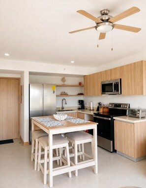 Private kitchen - Azure Horizon Jaco - Beach & Ocean View Apartment (Jaco)