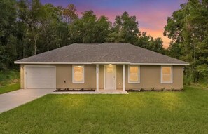 A single-story house with a garage, a front porch, and a well-maintained lawn. - ★★ Springs & Saddles ★★ 
Dunnellon Getaway Near Ocala & Rainbow Springs (Dunnellon)
