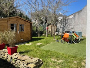 Outdoor dining - Vrbo Property (Groix)