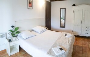 Bed - Awesome home in La londes les maures (La londes les maures)