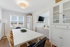 Dining - Sleeps 12 - Dog-Friendly Nashville Cottage (Nashville)