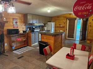Private kitchen - 2-bedroom cabin in gorgeous Fancy Gap with AC and charm (Fancy Gap)