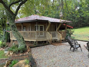 Exterior - 2-bedroom cabin in gorgeous Fancy Gap with AC and charm (Fancy Gap)