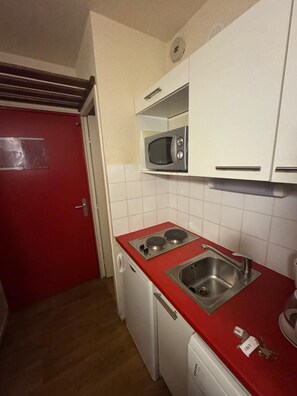 Private kitchen - Vrbo Property (Val Thorens)