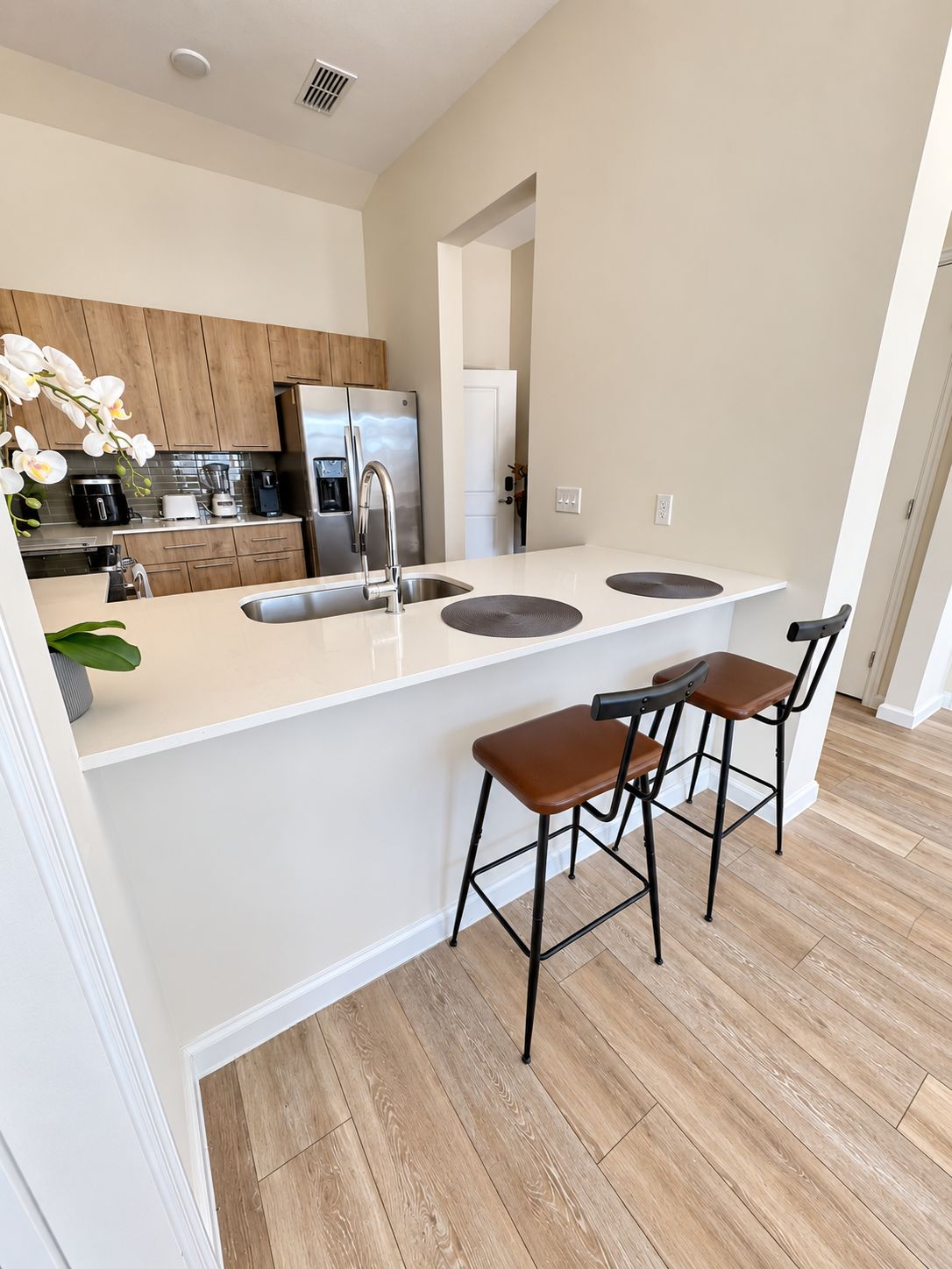 Modern breakfast bar kitchen with seating for two