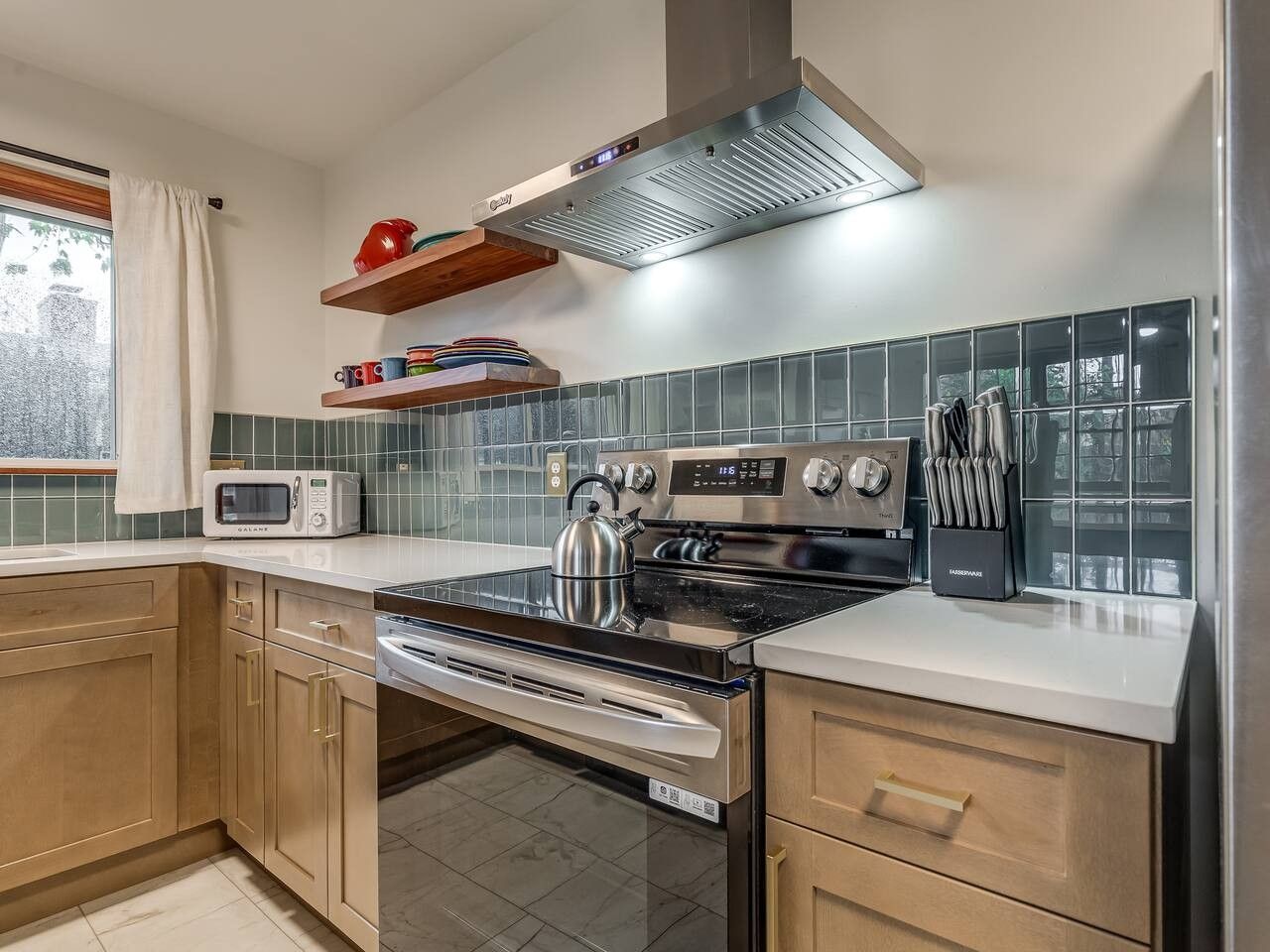 Kitchen with range and open shelving