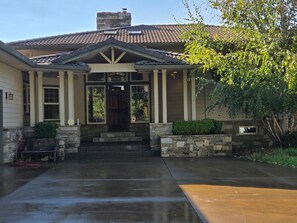 Exterior - Gorgeous 2-bedroom estate near Fern Ridge lake in lovely Eugene (Eugene)