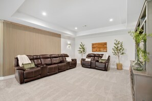 Living area - Private Lower-Level Retreat 3BR/2BA Sedalia, CO - Forest & Mountain Views (Sedalia)
