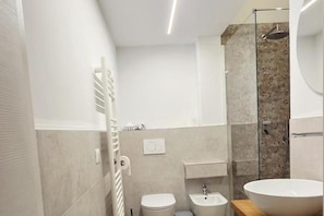 Bathroom - "La Lammia Suite Matera" — 250 meters from the Sassi and no stairs upon arrival!!!! (Matera)