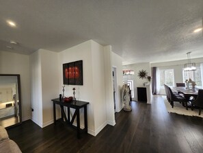 Interior - Elegant Retreat in Oro 5 min to Ski Resorts & Trails.  Between  Barrie & Orillia (Oro-Medonte)