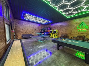 A room with a pool table, ping pong table, and arcade games. - Twilight at Lux in the Gorge - Hot Tub - Fishing - Shared Pond with Kayaking, Swimming, & Pedal Boat - Game Room with Pool Table, Foosball, Ping Pong, Air Hockey, and More! (Campton)