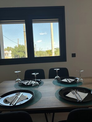Dining - Cozy 2-bedroom house in gorgeous Αργος with AC (Αργος)