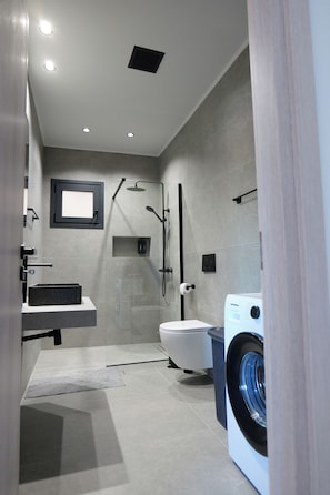 Bathroom - Cozy 2-bedroom house in gorgeous Αργος with AC (Αργος)