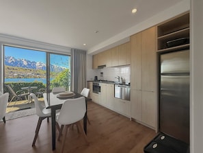 Open-plan kitchen and dining area overlooking the lake - Private Genuine Lakefront Suite, Queenstown (Queenstown)