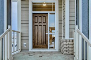 Exterior detail - ~XtraLargePrivateFencedYard|BBQ|AC|2FamilyRooms (Calgary)