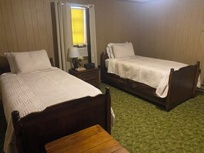 Room - Cozy 3-bedroom house in historical Cave-In-Rock Illinois with Riverview (Cave-In-Rock)