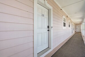 Interior - Footprints on the Fairway , 2BR Beach & Golf with Pool (Little River)