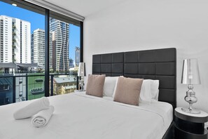 Room - Cozy 2BR w/Parking | Walk to CBD and Transit Nearby (South Brisbane)