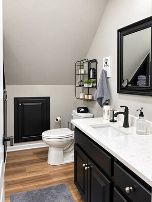 Bathroom - Spacious 1-bedroom studio w/private bath in Muscle Shoals fully furnished (Muscle Shoals)
