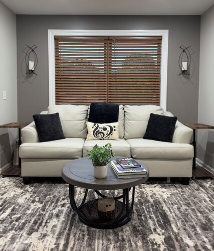 Spacious 1-bedroom studio w/private bath in Muscle Shoals fully furnished