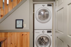 A stacked washer and dryer make it easy to refresh clothes during your stay - A Cozy Mountain House Near Downtown Banner Elk (Banner Elk)