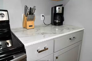 Private kitchen - The Sturgis Place - Custom Built Cabin (Mount Ida)