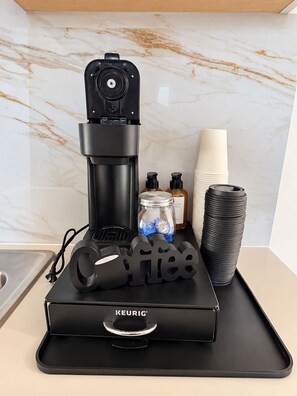A Keurig coffee maker on a black tray with a marble backsplash. - Romantic Cozy Getaway Minutes from Fair Park + Deep Ellum (Dallas)